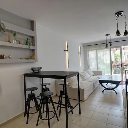 Elias 1-bedroom On The With Pool 公寓